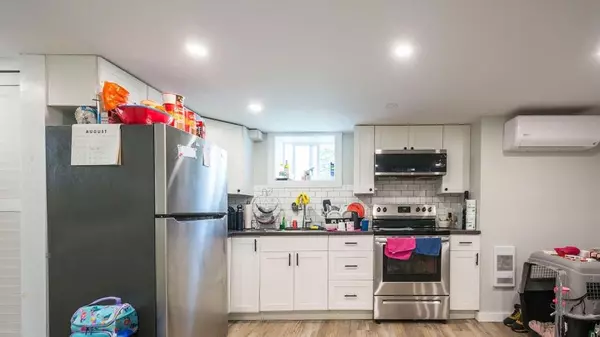 Belleville, ON K8N 1B4,99 Bay DR #Unit B