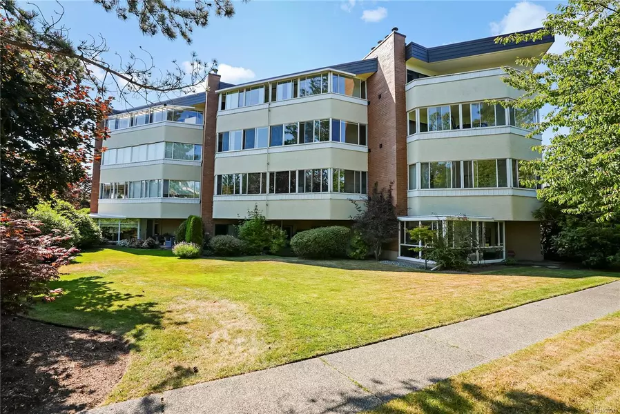9900 Fifth St #403, Sidney, BC V8L 2X3