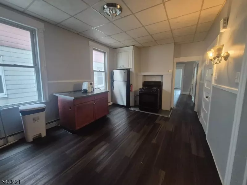126 Main St, Newark City, NJ 07105