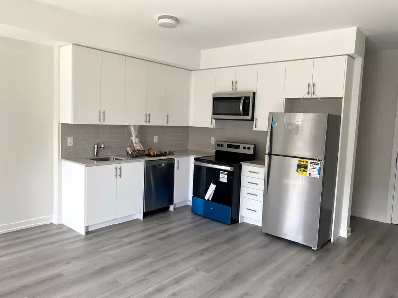 3538 Colonial DR #8, Mississauga, ON L5L 0C1