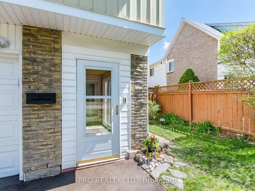 Mississauga, ON L5L 1C9,2404 Mainroyal ST