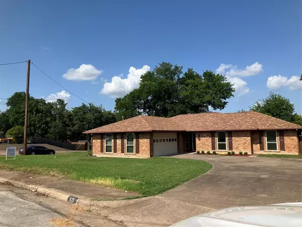 828 N Young Boulevard, Desoto, TX 75115