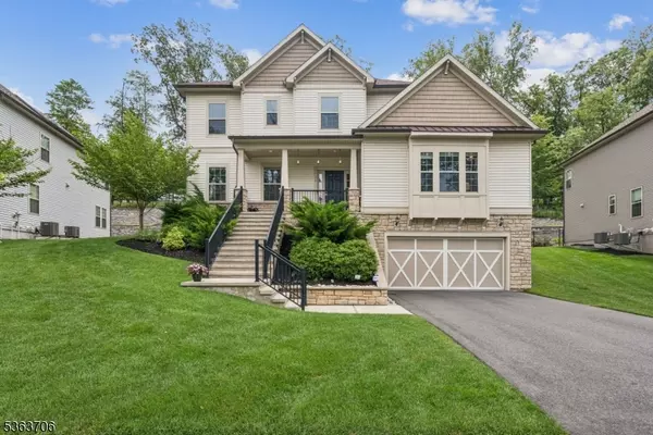 12 Hilltop Dr, North Caldwell Boro, NJ 07006