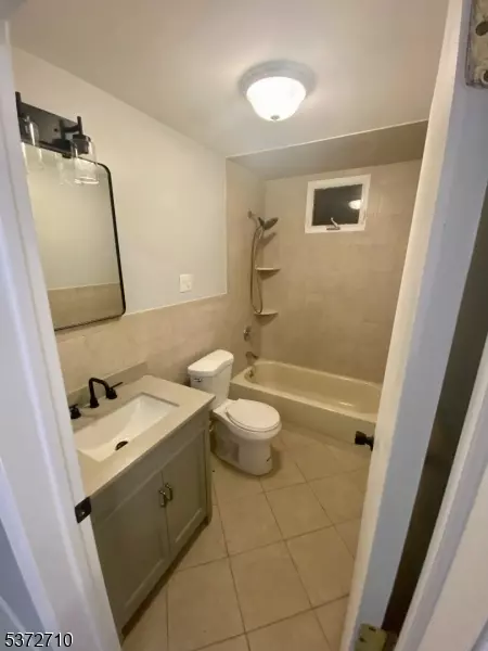Elizabeth City, NJ 07201,1075 North Ave #1