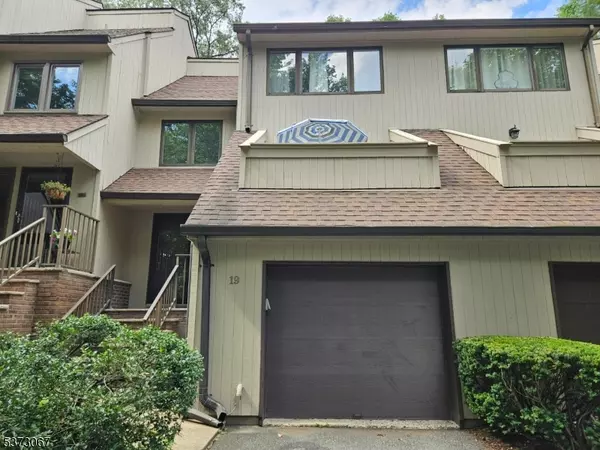 19 Newcastle Ct, Mountain Lakes Boro, NJ 07046