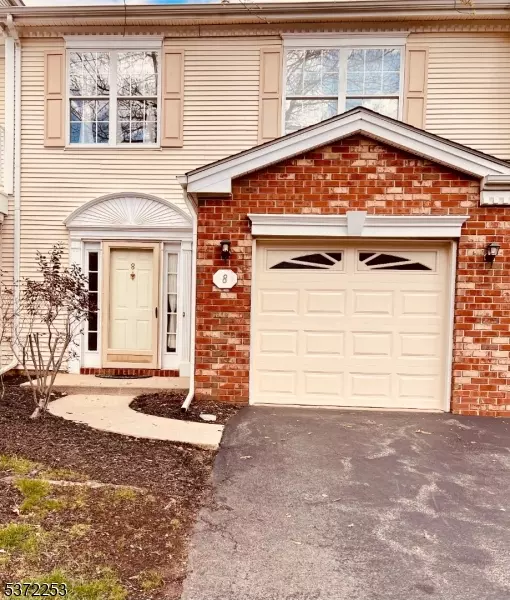 8 Coral Ct, Franklin Twp., NJ 08823