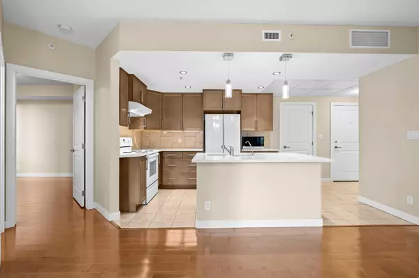 Calgary, AB T3A 2X8,24 Varsity Estates CIR Northwest #110