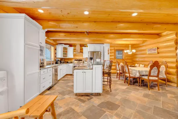 Gull Lake, AB T4L 2N1,8 Oliver AVE
