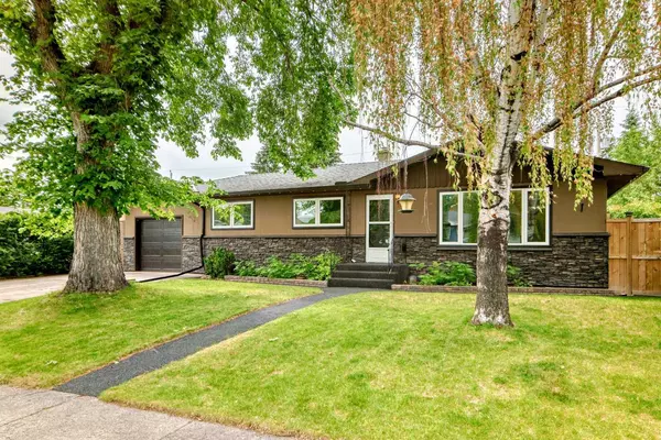 73 Kirby PL SW, Calgary, AB T2V 2K7