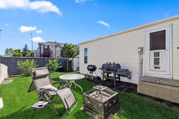 Calgary, AB T2B 3C9,254 Erin Woods CIR Southeast