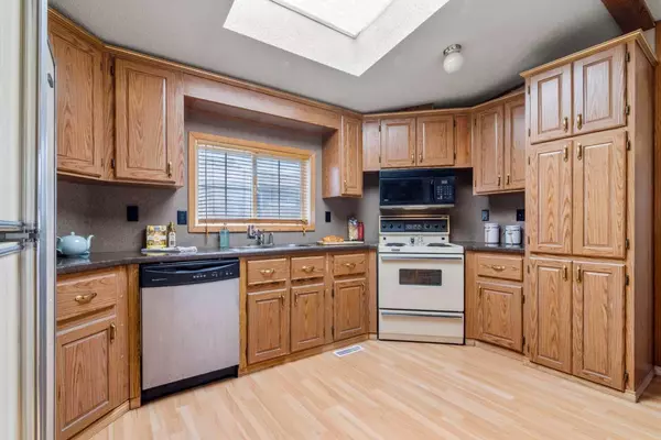 Calgary, AB T2B 3C9,254 Erin Woods CIR Southeast