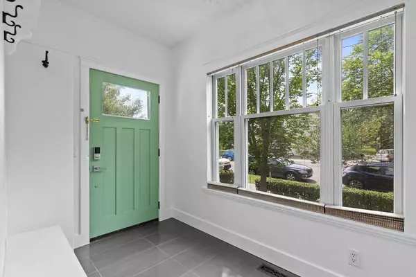 Calgary, AB T2N 1R6,914 5A ST NW