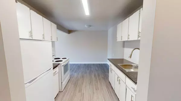 Grande Prairie, AB T8V 1N5,9807 108 AVE #208