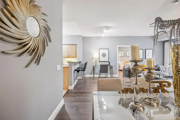 Toronto C04, ON M4R 2J2,485 Rosewell AVE #210
