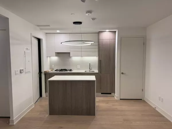 Toronto C10, ON M4P 1Z8,200 Keewatin AVE #103