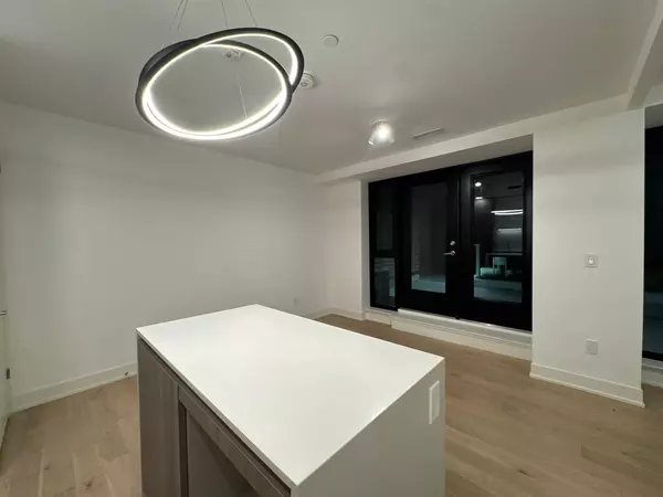 Toronto C10, ON M4P 1Z8,200 Keewatin AVE #103