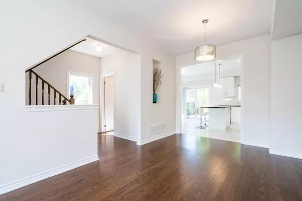 Newmarket, ON L3Y 0B8,224 Appleton CT