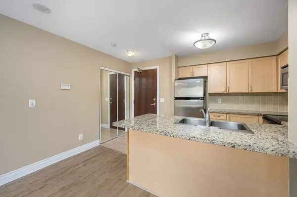 Vaughan, ON L4J 0C9,7 North park RD #308