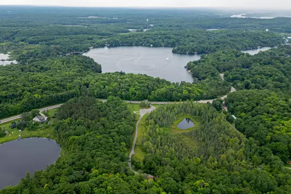Muskoka Lakes, ON P0B 1J0,3142 Hwy 118 RD W