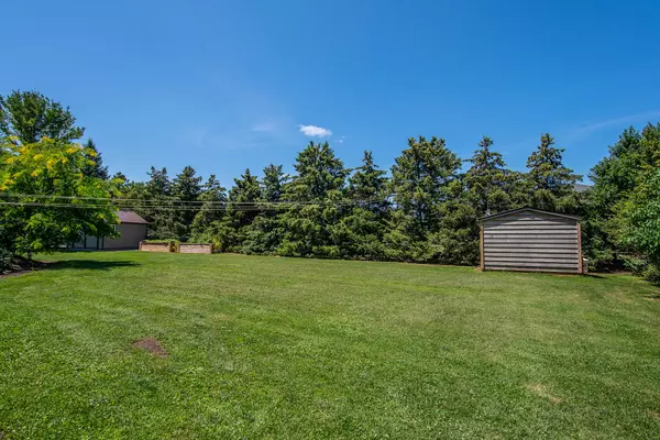 Perth East, ON N0K 1X0,100 Red Maple LN