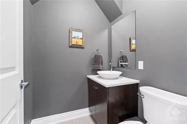 Glebe - Ottawa East And Area, ON K1S 0S8,477 Sunnyside AVE #B
