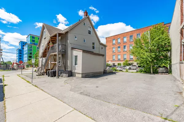 West Centre Town, ON K1R 7K8,437-439 BOOTH ST