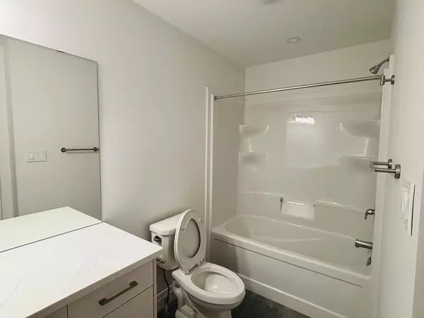 St. Thomas, ON N5R 4X6,116 Fairview AVE #2