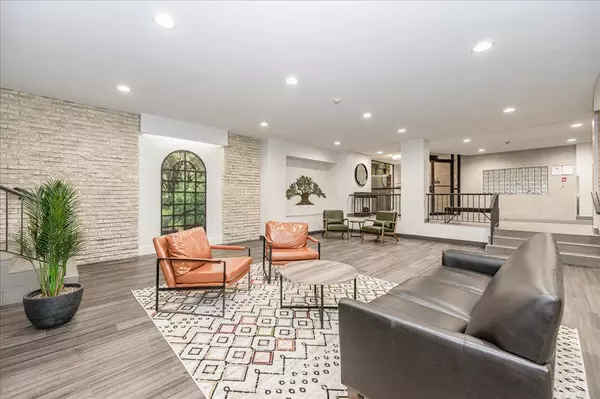 Guelph, ON N1H 7J7,93 Westwood RD #307