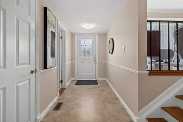 Loyalist, ON K7N 1B1,35 Manitou CRES E