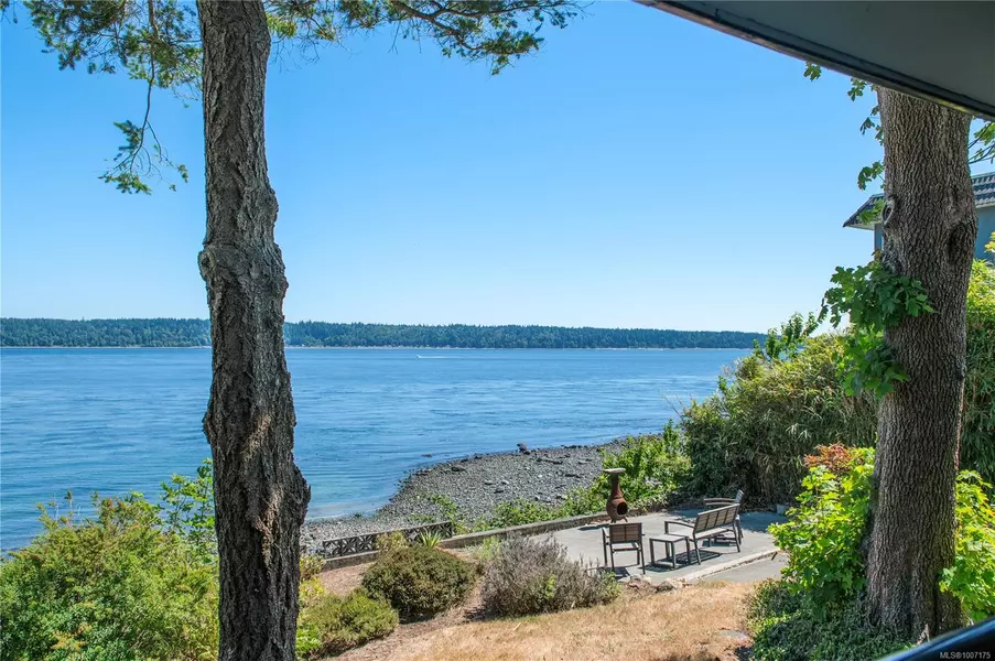 561 & 565 Island Hwy, Campbell River, BC V9W 2B9