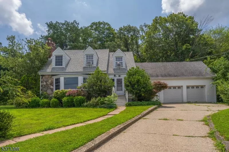 51 Hillside Ter, Newton Town, NJ 07860