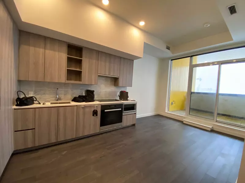 95 McMahon DR #Th 510, Toronto C15, ON M2K 0H2