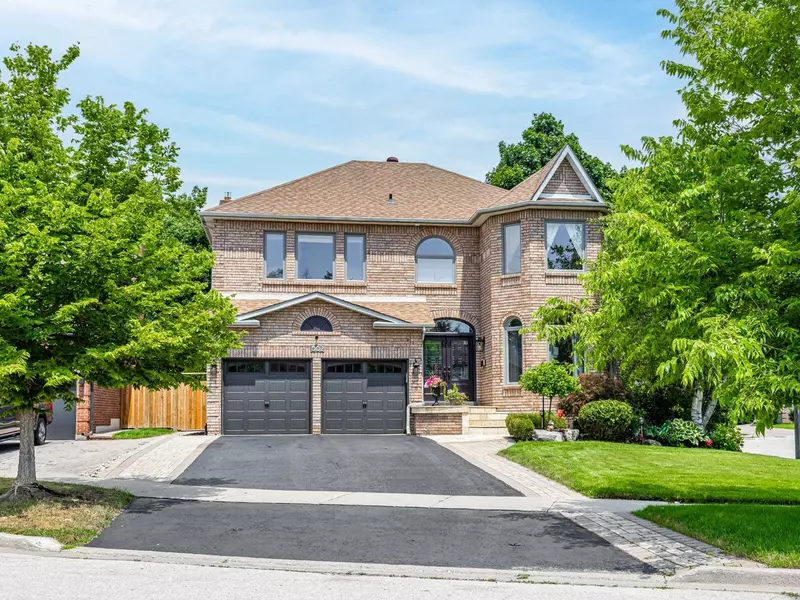 862 Baylawn DR, Pickering, ON L1X 2R9