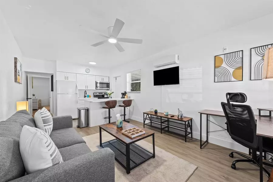 310 NE 6th St #2, Hallandale Beach, FL 33009
