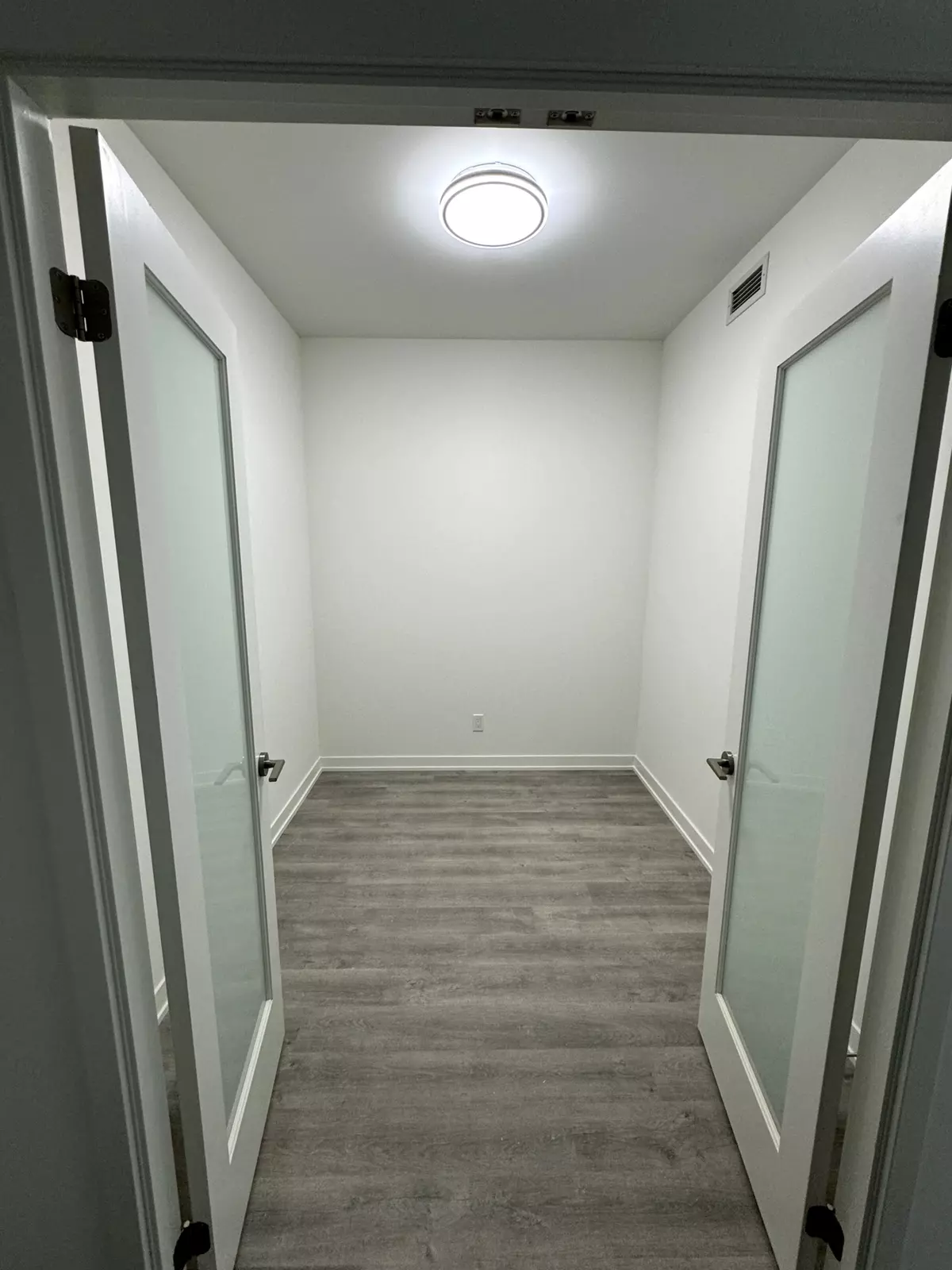 Markham, ON L6G 1B3,38 Simcoe Promenade #C302