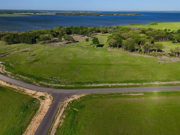 330 Lakewood Lane, Honey Grove, TX 75446
