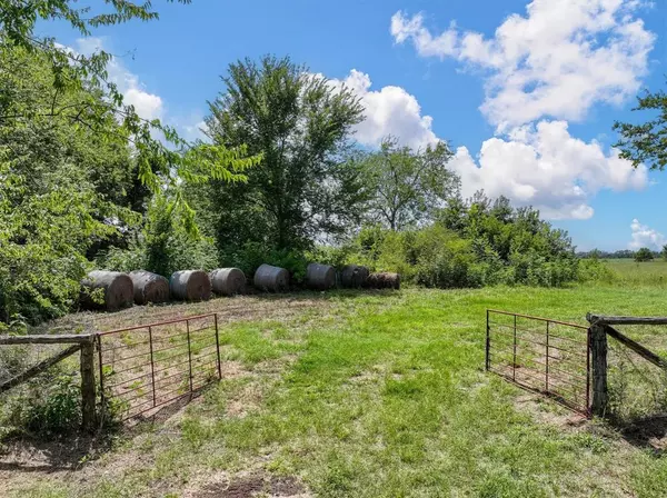 Edgewood, TX 75117,10446 FM 859