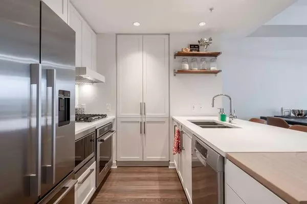 Calgary, AB T2E 7Y1,46 9 ST NE #411