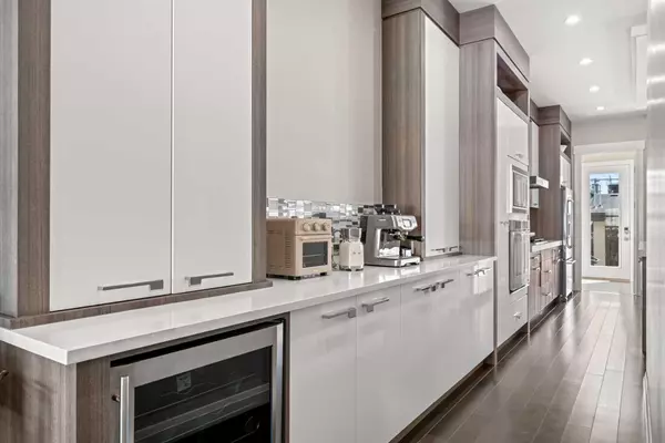 Calgary, AB T2E 2C5,2412 26A ST Southwest
