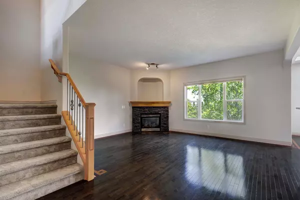 Okotoks, AB T1S 2J2,230 Westmount CRES