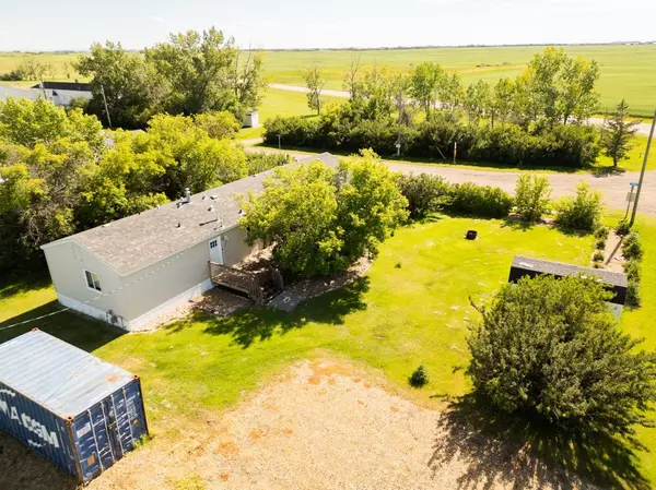 25 2 Ave, Byemoor, AB T0J0L0