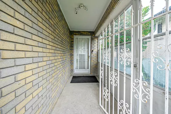 Toronto E07, ON M1S 2Y8,28 Invergordon AVE