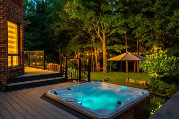 Pickering, ON L1X 2P7,807 Regal CRES