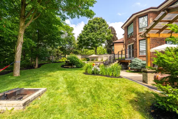 Pickering, ON L1X 2P7,807 Regal CRES