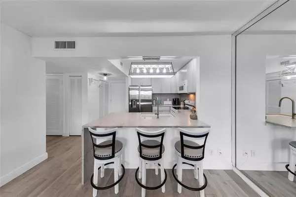 Fort Lauderdale, FL 33315,900 River Reach Dr #518