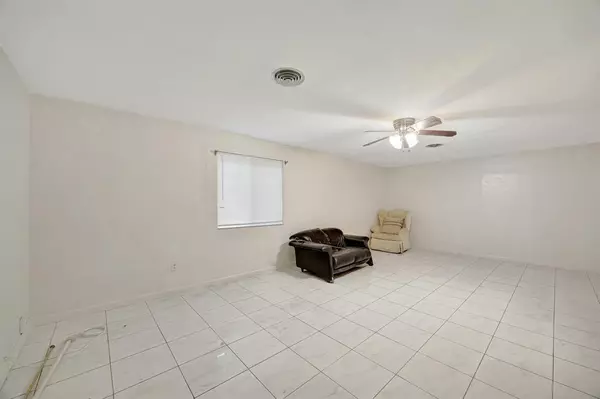 Miami, FL 33157,Address not disclosed