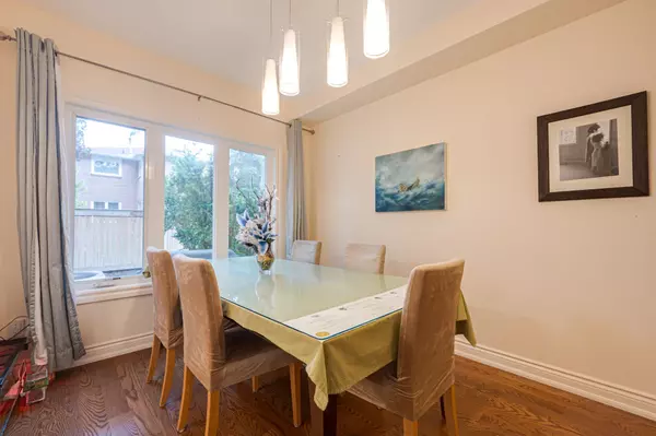 Richmond Hill, ON L4C 0J4,2 Mary Gapper CRES #25