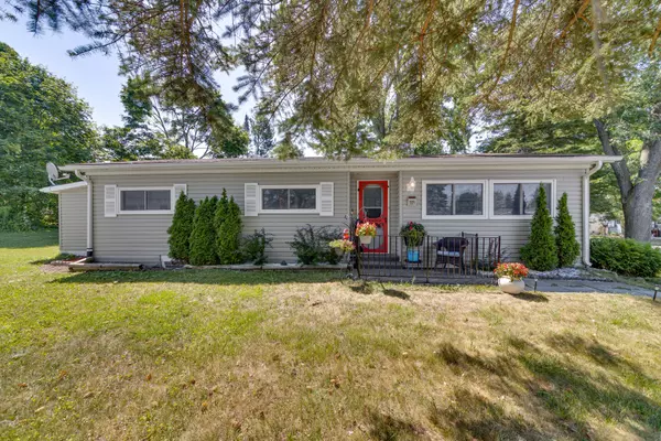 17 Weeping Willow DR, Innisfil, ON L9S 1R6