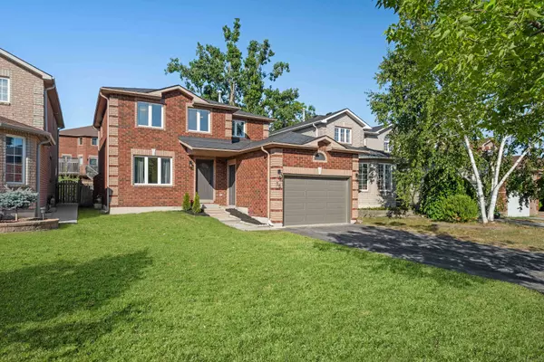 15 Dykstra DR, Barrie, ON L4N 0E2
