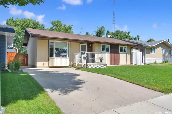 2106 37th STREET W, Saskatoon, SK S7L 4S3